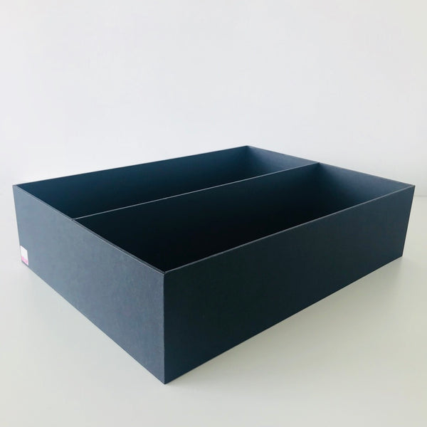 črna škatla za modrčke in spodnje perilo